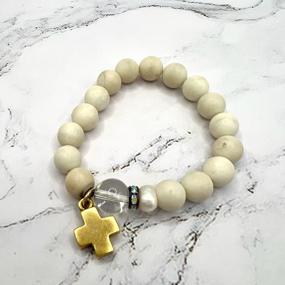 Stone bracelet with pearl and gold filled charm